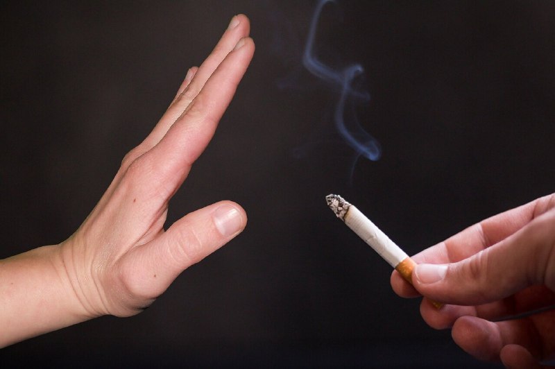 何时戒烟都都不算太晚！                     “癌症都晚期了，戒烟还有用吗？”这或许是很多患者的疑问
